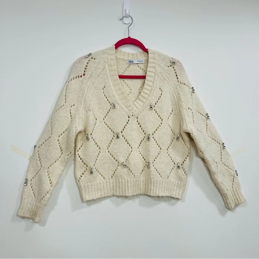 Zara Cream V-Neck Sweater‎ - Picture 2 of 8